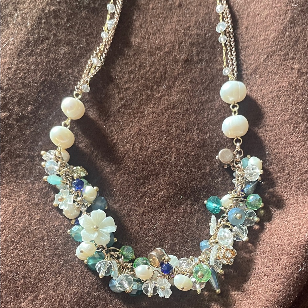 Elegant Floral crystal pearl Necklace